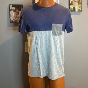 Like new! American Eagle t shirt.